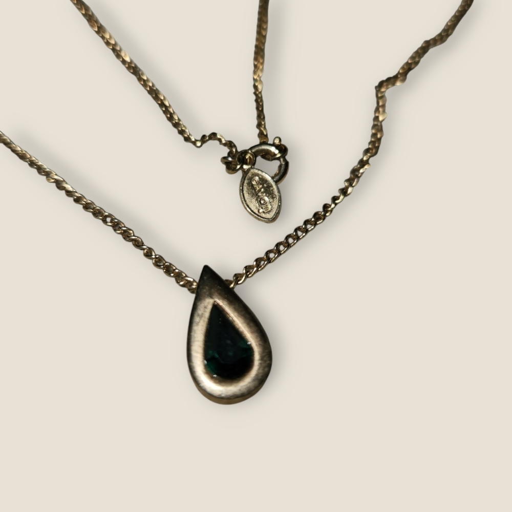 Vintage Avon Green Teardrop Necklace - Picture 4 of 5